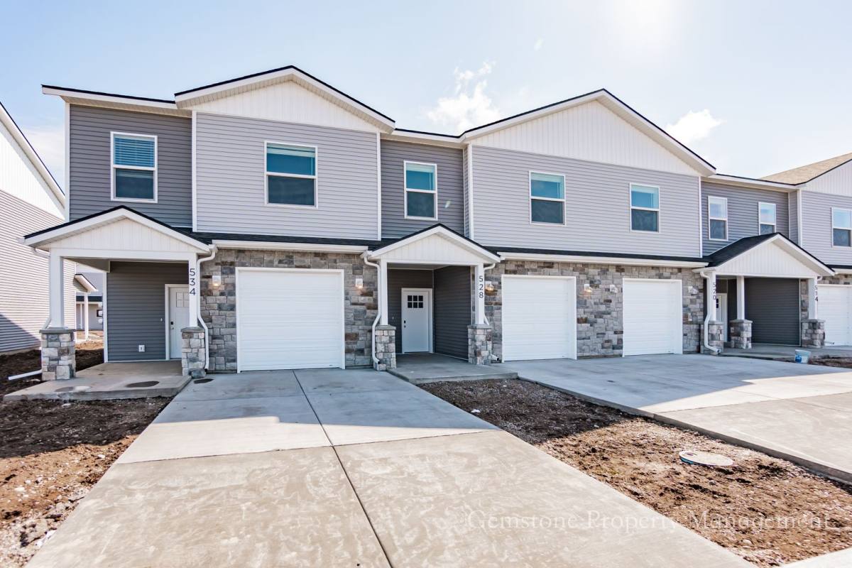 Townhouse for rent at 528 Harvester Ave, Sugar City, ID 83448