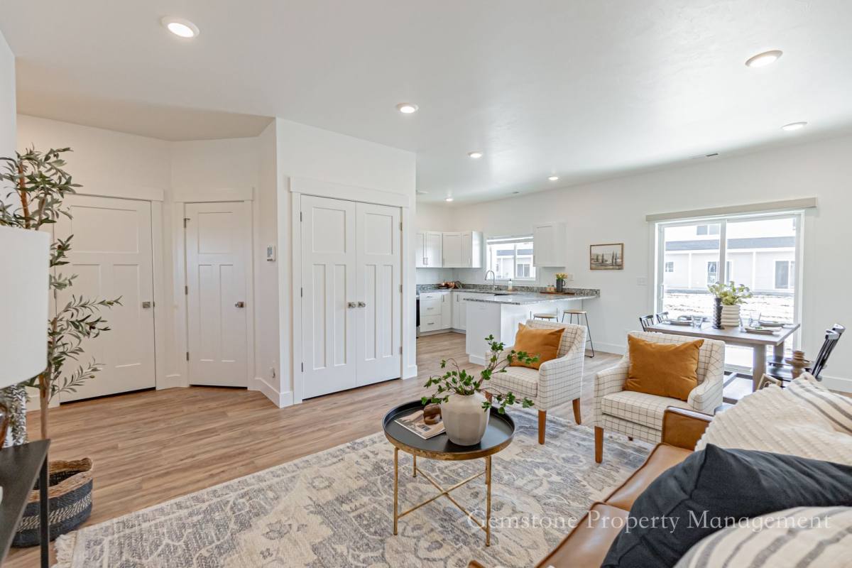 Townhouse for rent at 528 Harvester Ave, Sugar City, ID 83448