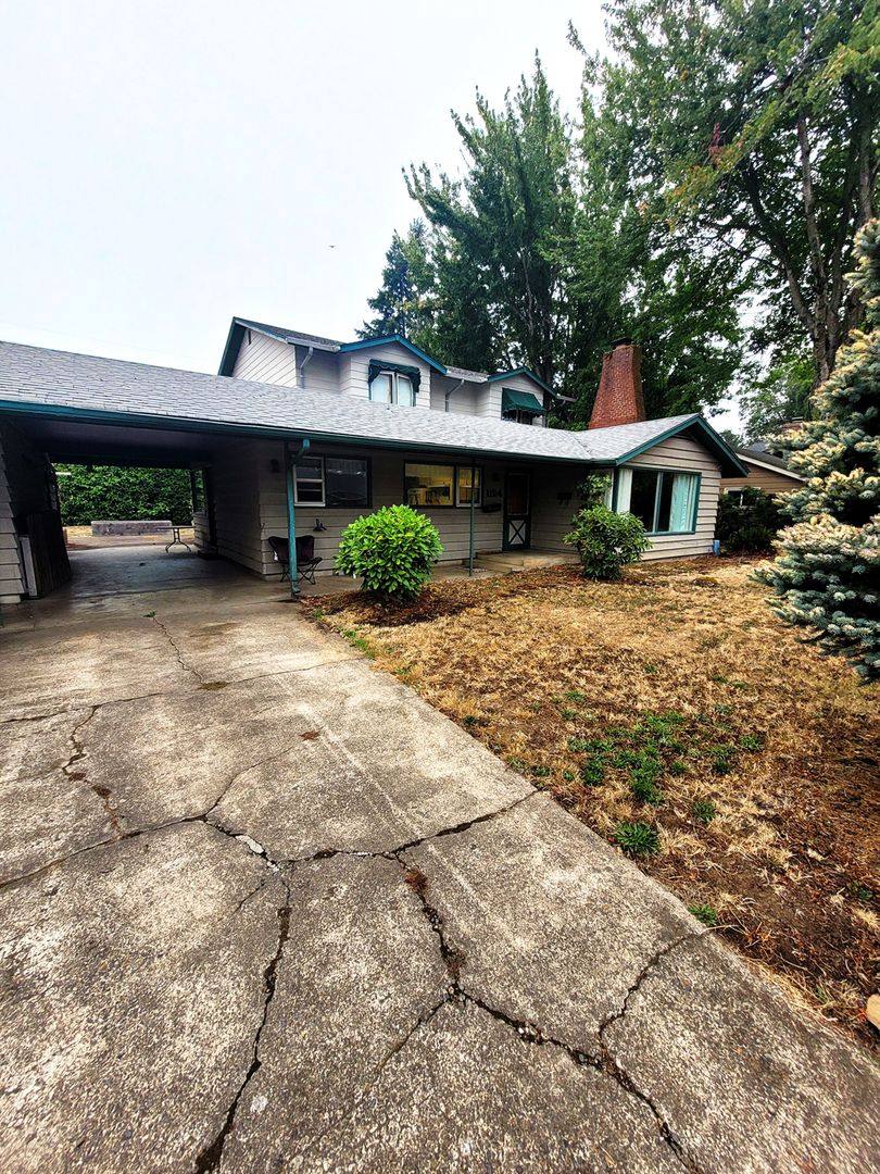 Apartment for rent at 1124 Woodside Dr, Eugene, OR 97401