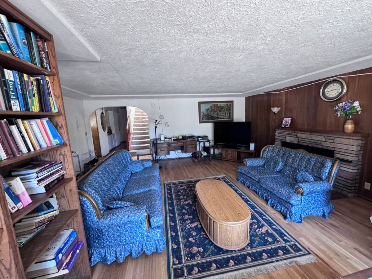 Apartment for rent at 1124 Woodside Dr, Eugene, OR 97401