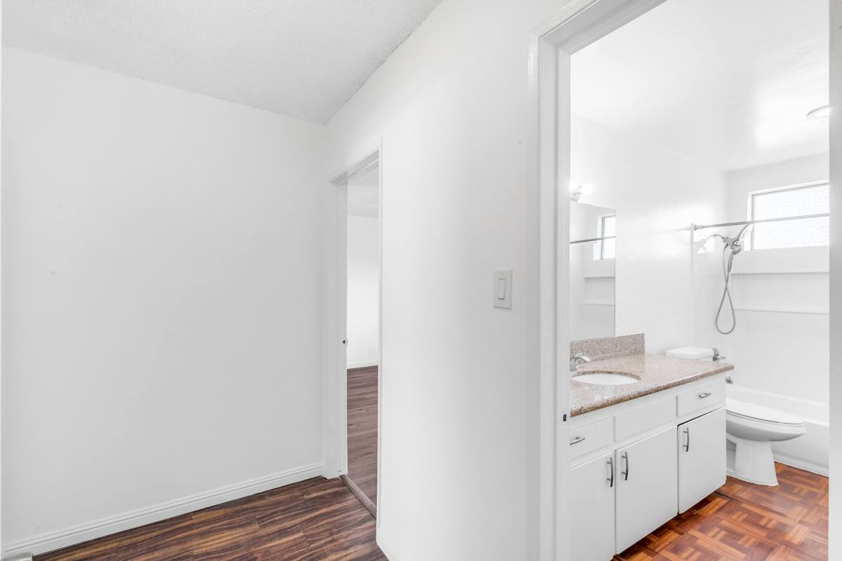Apartment for rent at 600 Almond Ave, Long Beach, CA 90802