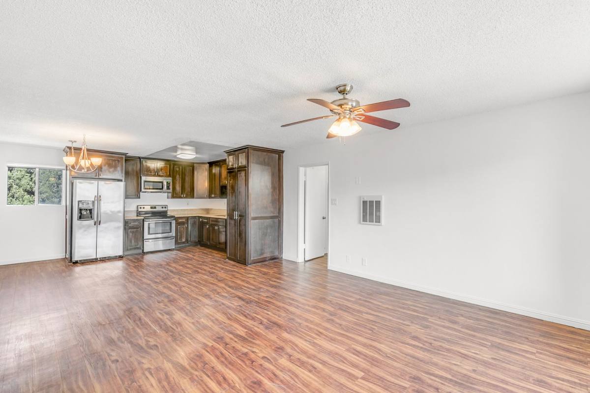 Apartment for rent at 600 Almond Ave, Long Beach, CA 90802