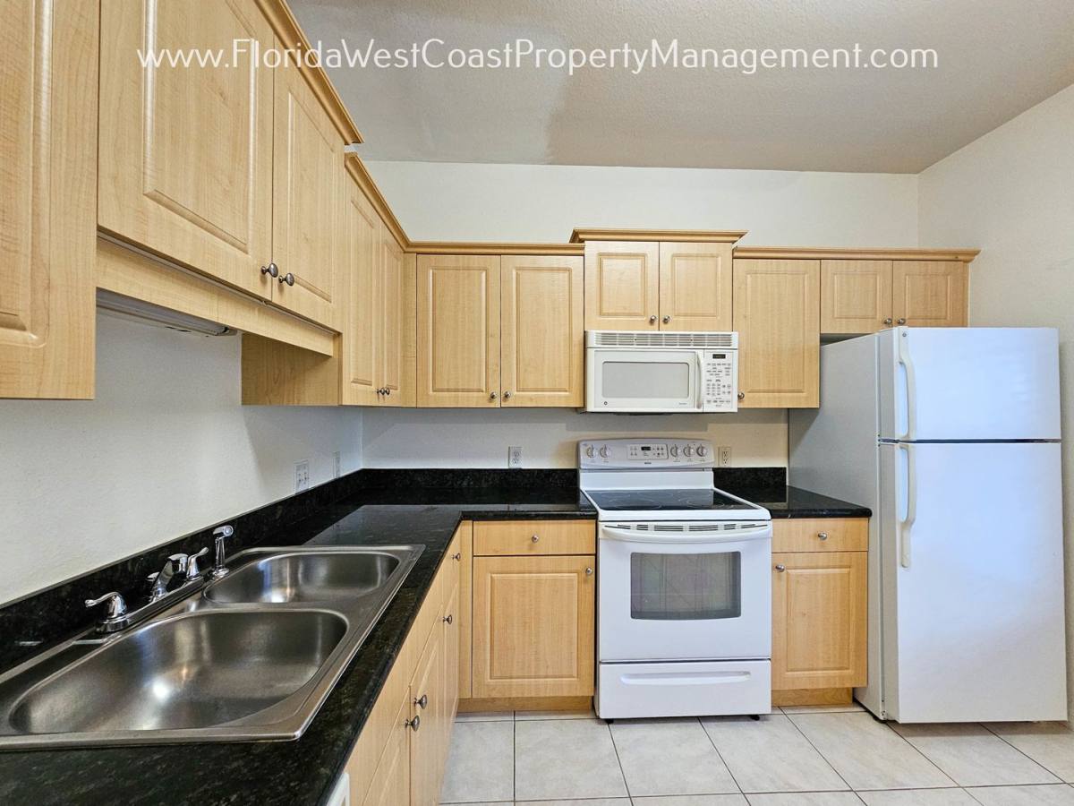 Condo for rent at 7654 Plantation Circle, Bradenton, FL 34201