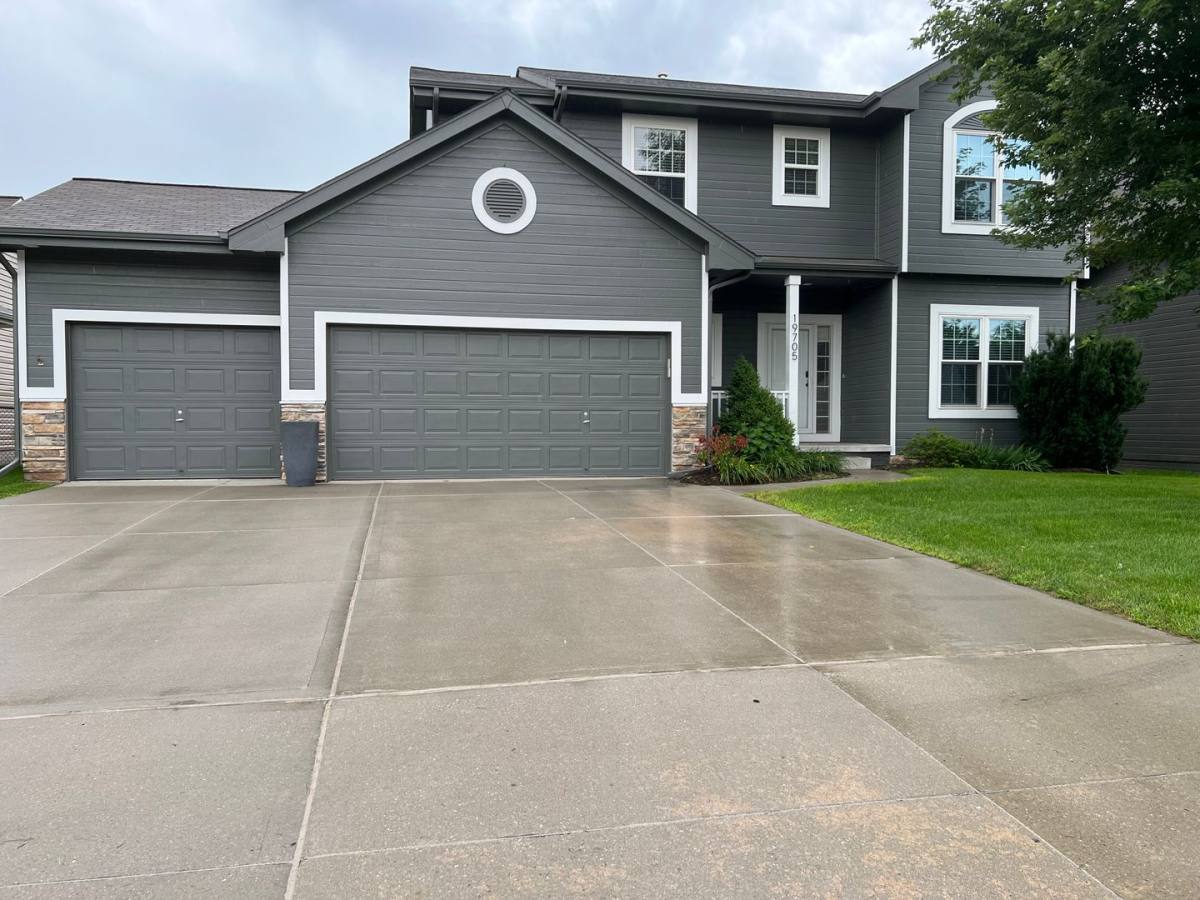 House for rent at 19705 Briggs St, Omaha, NE 68130