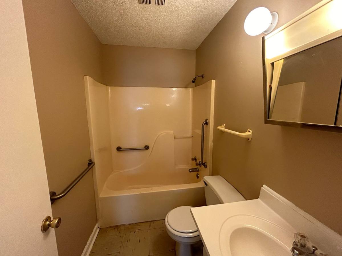 Apartment for rent at 9 Tina Dr, Brownsville, TN 38012