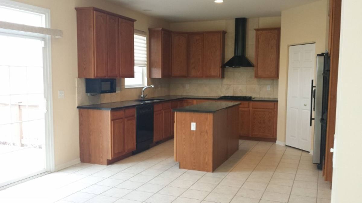 House for rent at 920 McDole Dr, Sugar Grove, IL 60554