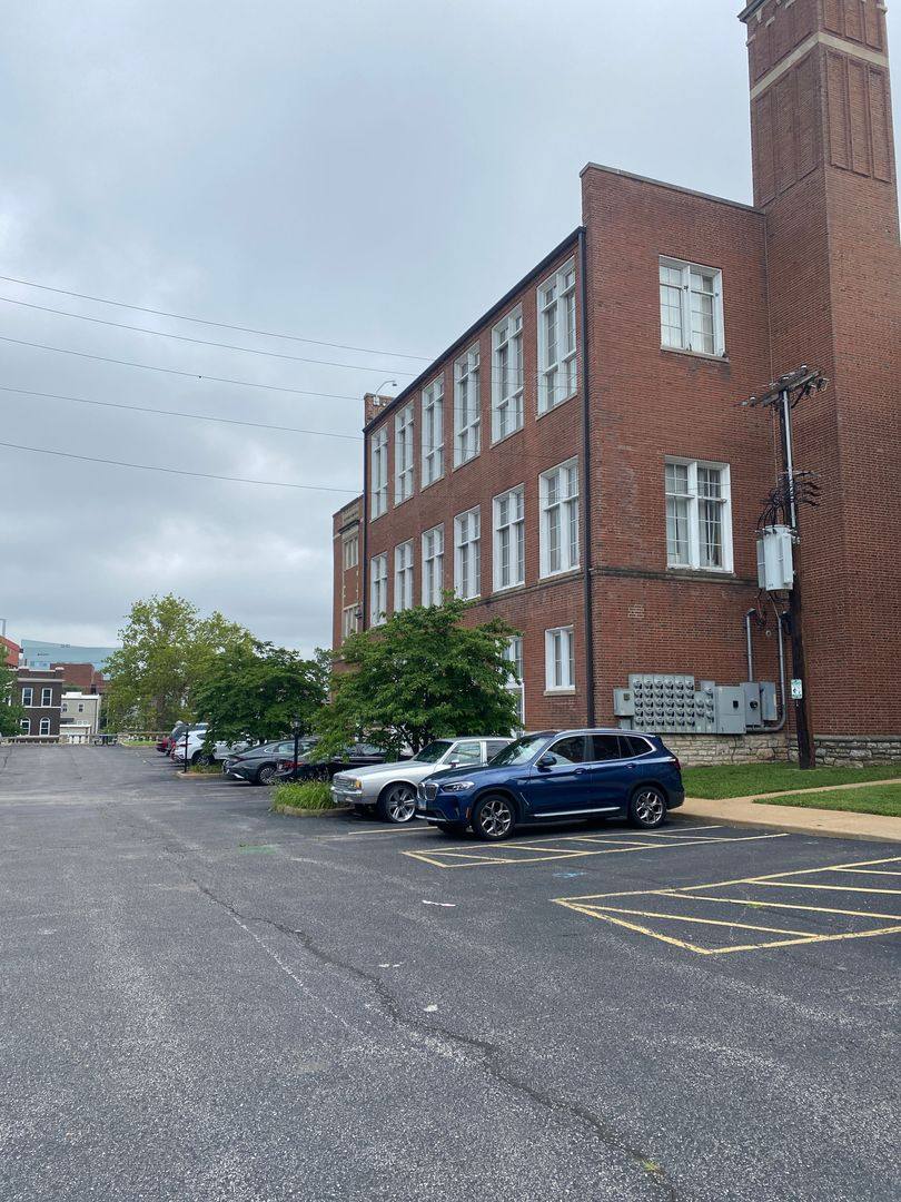 Apartment for rent at 1517 S Theresa Ave, Saint Louis, MO 63104