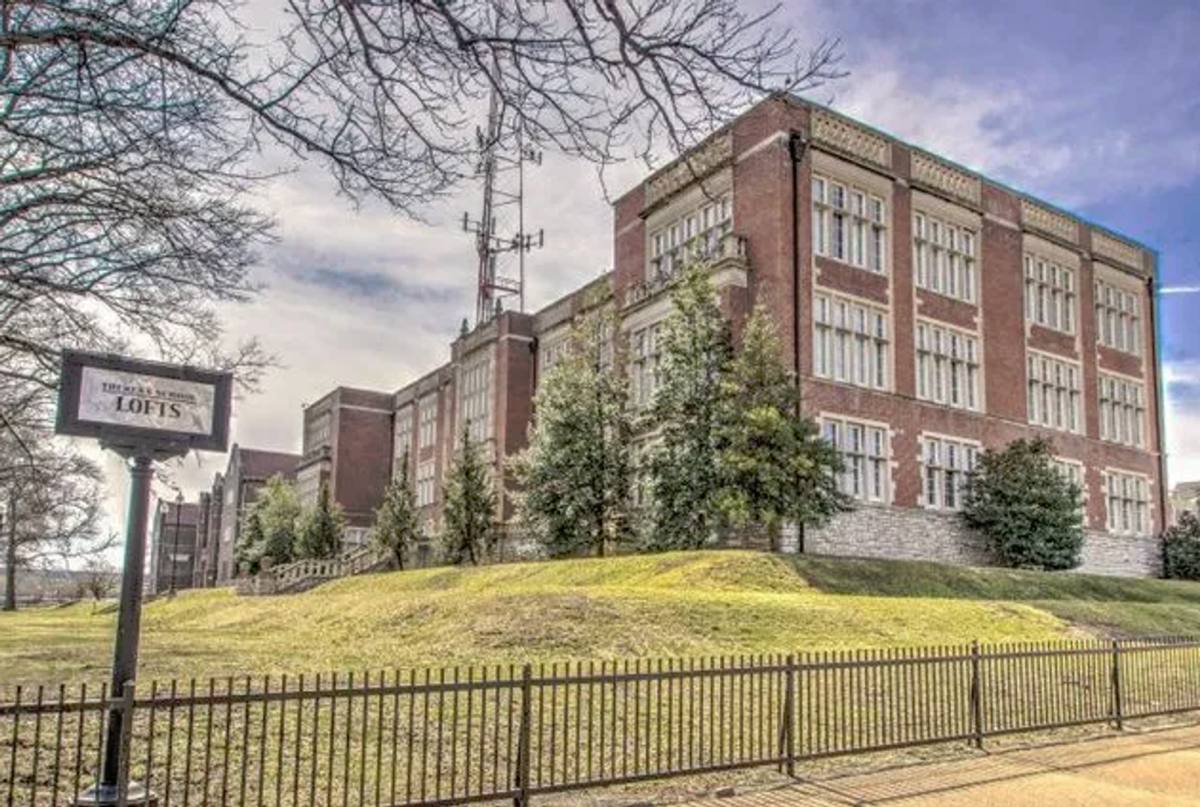 Apartment for rent at 1517 S Theresa Ave, Saint Louis, MO 63104