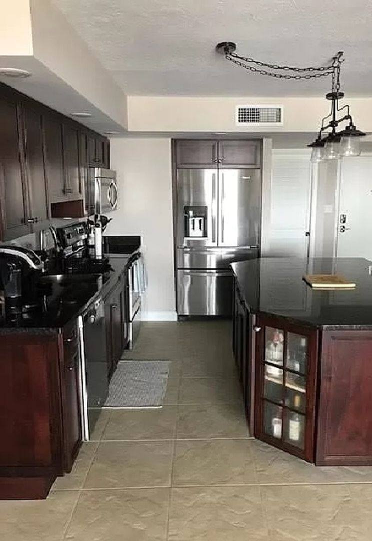 Condo for rent at 101 S Gulfstream Ave, Sarasota, FL 34236