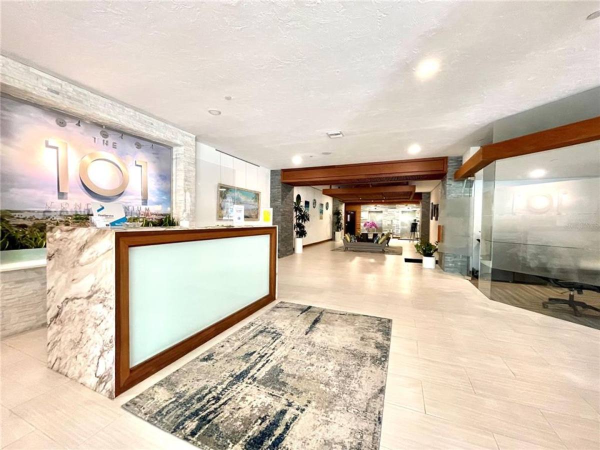 Condo for rent at 101 S Gulfstream Ave, Sarasota, FL 34236