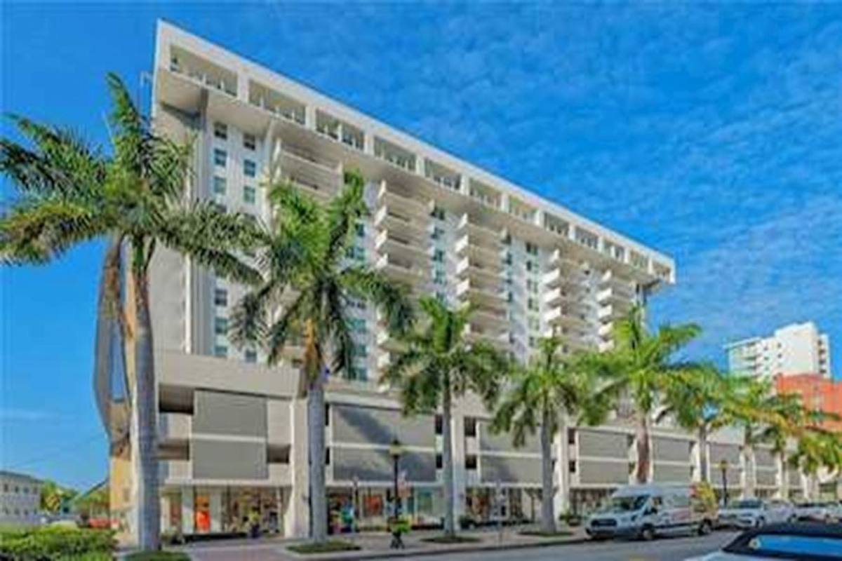 Condo for rent at 101 S Gulfstream Ave, Sarasota, FL 34236