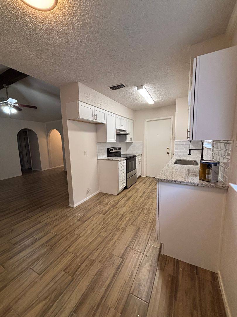 House for rent at 912 Vaughn Dr, Burleson, TX 76028