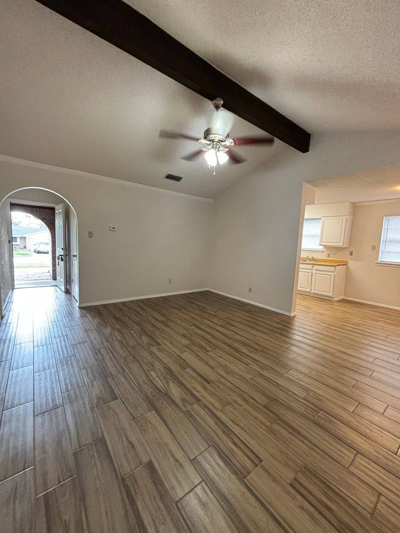 House for rent at 912 Vaughn Dr, Burleson, TX 76028