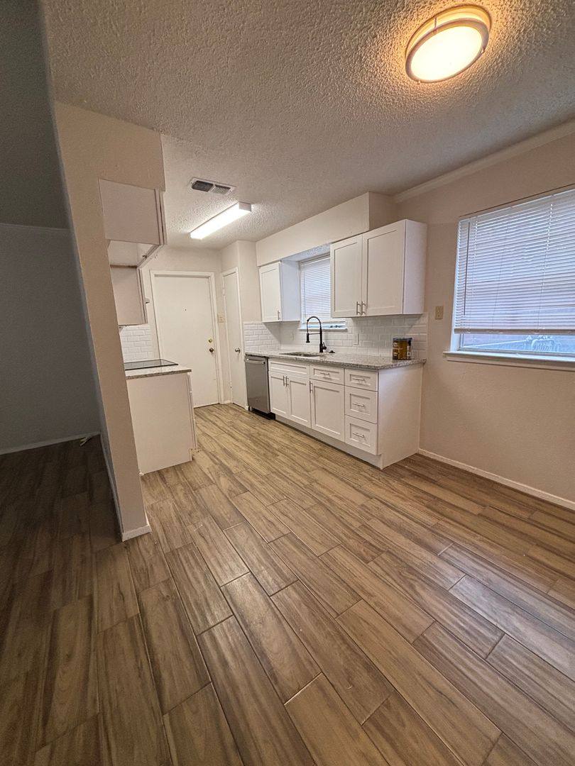 House for rent at 912 Vaughn Dr, Burleson, TX 76028
