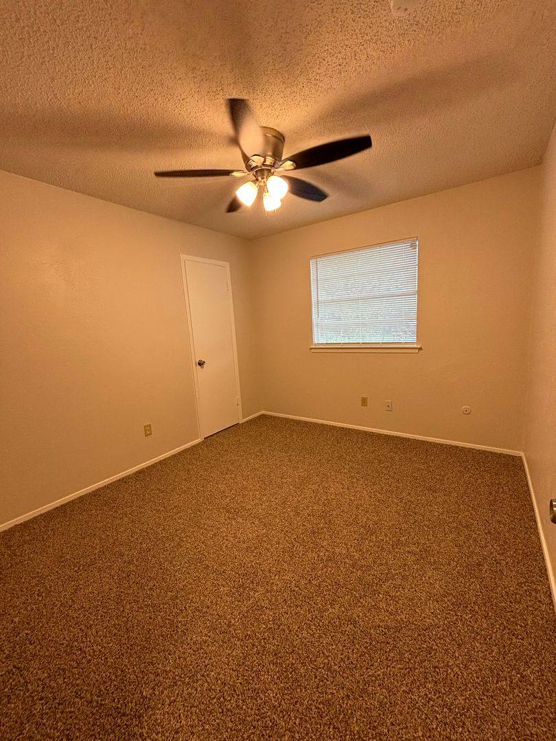 House for rent at 912 Vaughn Dr, Burleson, TX 76028