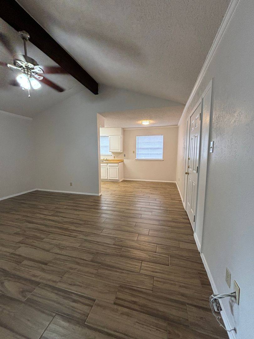 House for rent at 912 Vaughn Dr, Burleson, TX 76028