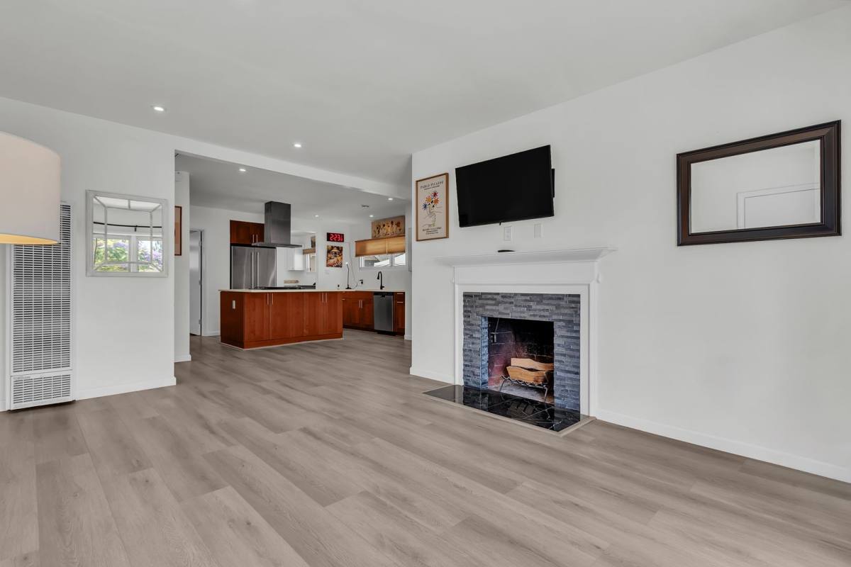 House for rent at 6415 W 87th St, Los Angeles, CA 90045