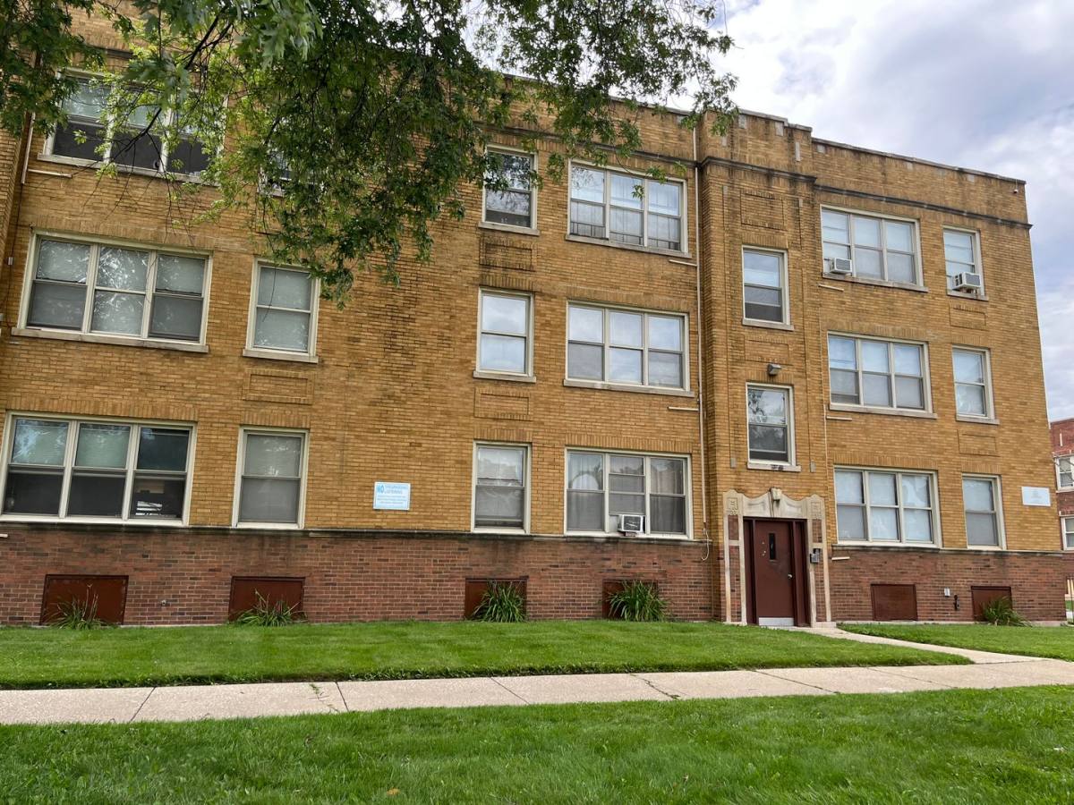 Apartment for rent at 7202-08 S Michigan Ave, Chicago, IL 60619