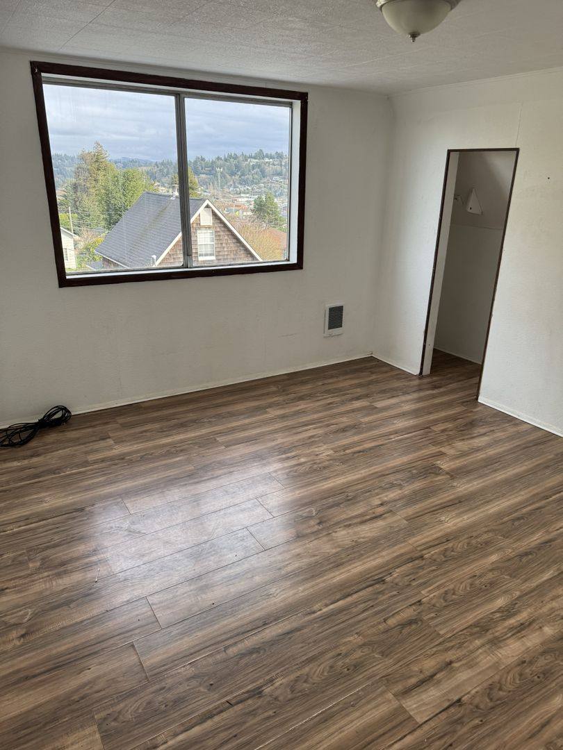 House for rent at 905 Ingersoll Ave, Coos Bay, OR 97420
