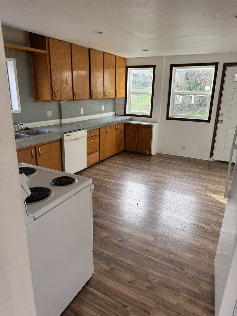 House for rent at 905 Ingersoll Ave, Coos Bay, OR 97420