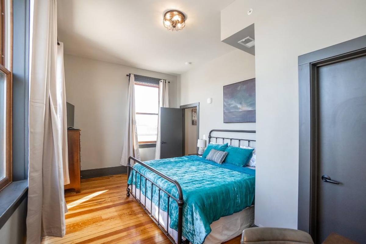 Apartment for rent at 302 Commercial St, Waterloo, IA 50701