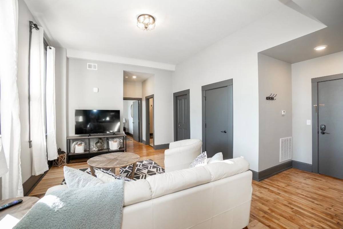 Apartment for rent at 302 Commercial St, Waterloo, IA 50701