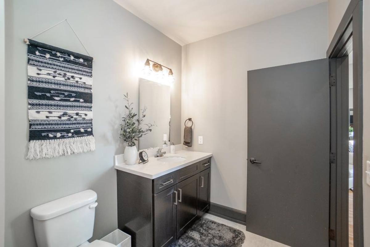 Apartment for rent at 302 Commercial St, Waterloo, IA 50701