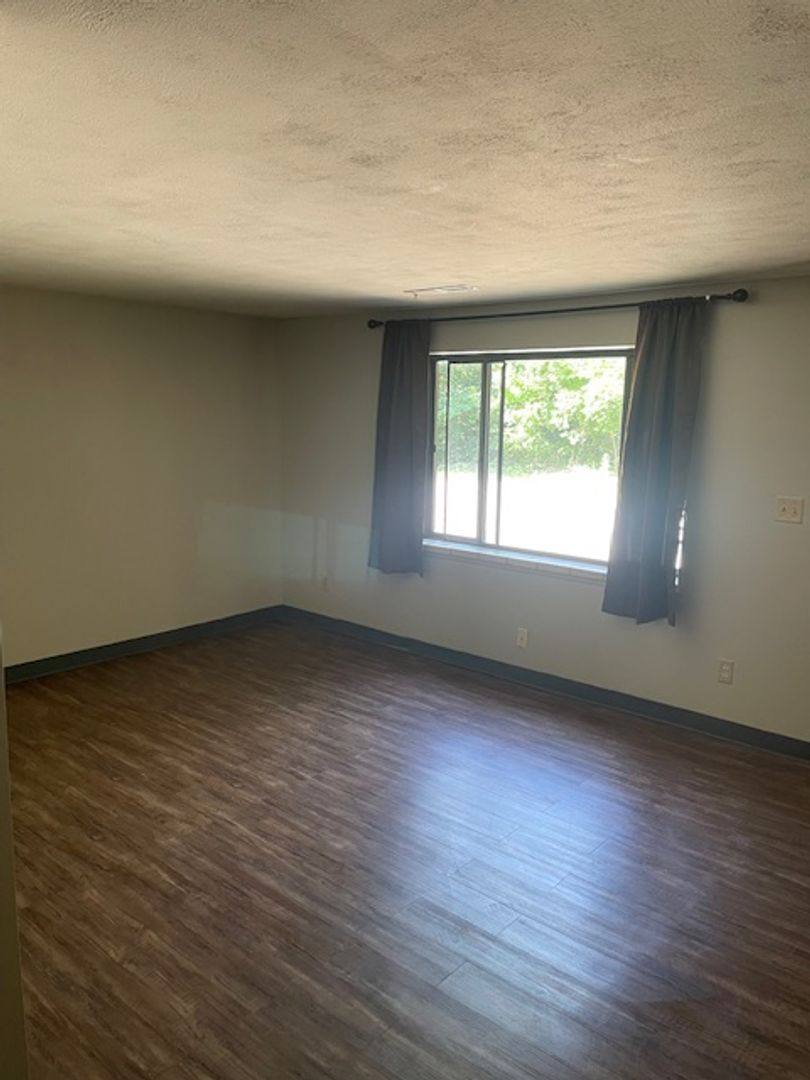 Apartment for rent at 1107 Pekin Ave, Creve Coeur, IL 61610