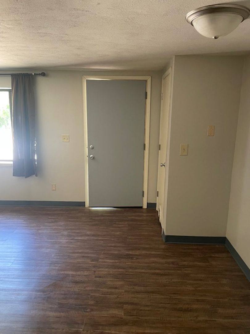 Apartment for rent at 1107 Pekin Ave, Creve Coeur, IL 61610