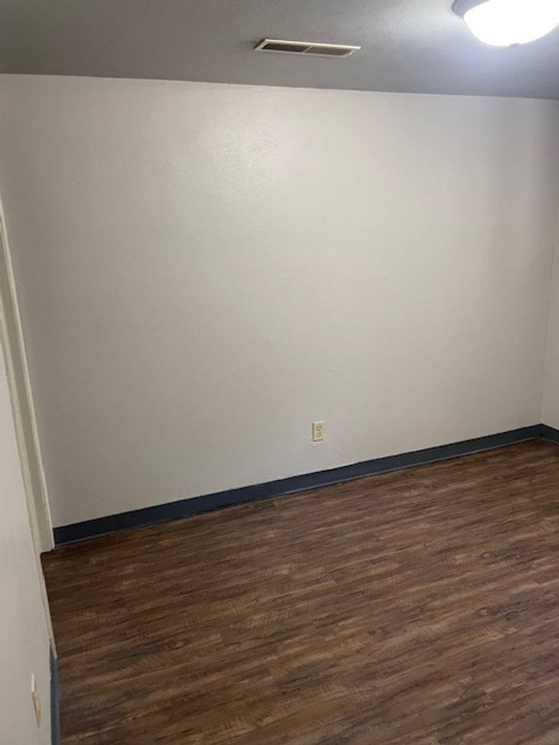Apartment for rent at 1107 Pekin Ave, Creve Coeur, IL 61610