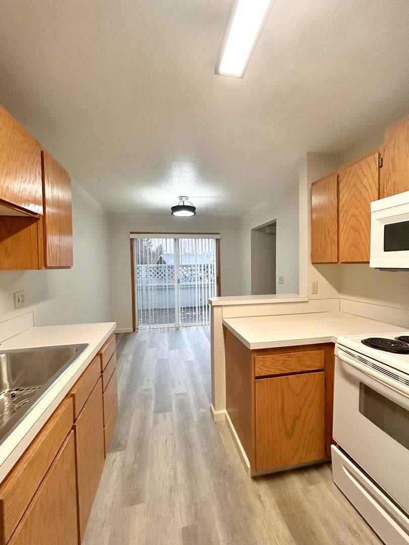 Apartment for rent at 5626-5628-5630-5632 Glenridge Way, Klamath Falls, OR 97603