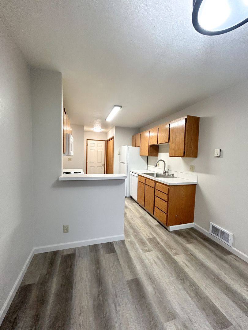 Apartment for rent at 5626-5628-5630-5632 Glenridge Way, Klamath Falls, OR 97603