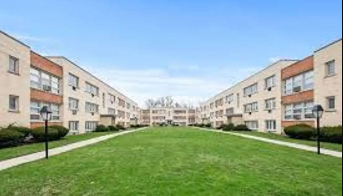 Apartment for rent at 1822-1838 W 107th St, Chicago, IL 60643