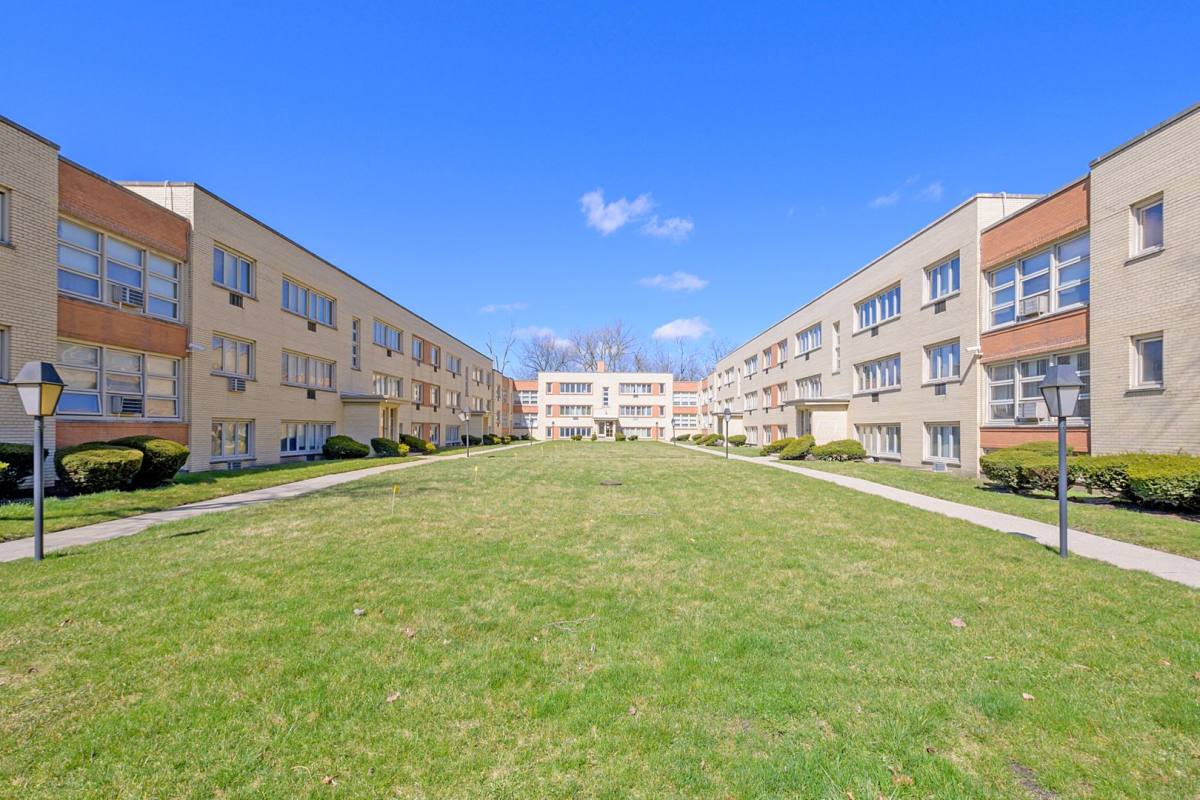Apartment for rent at 1822-1838 W 107th St, Chicago, IL 60643