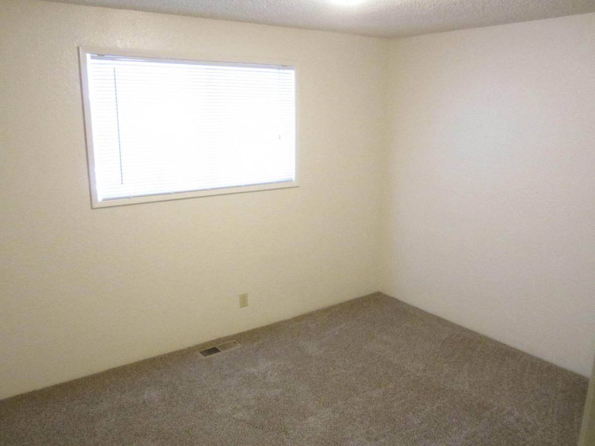Apartment for rent at 546-548 S Ivy St, Medford, OR 97501