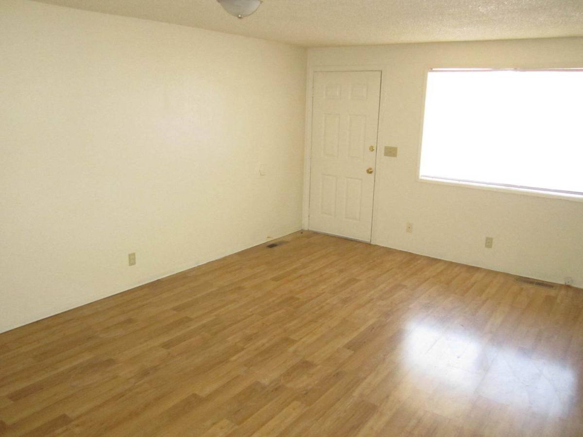 Apartment for rent at 546-548 S Ivy St, Medford, OR 97501