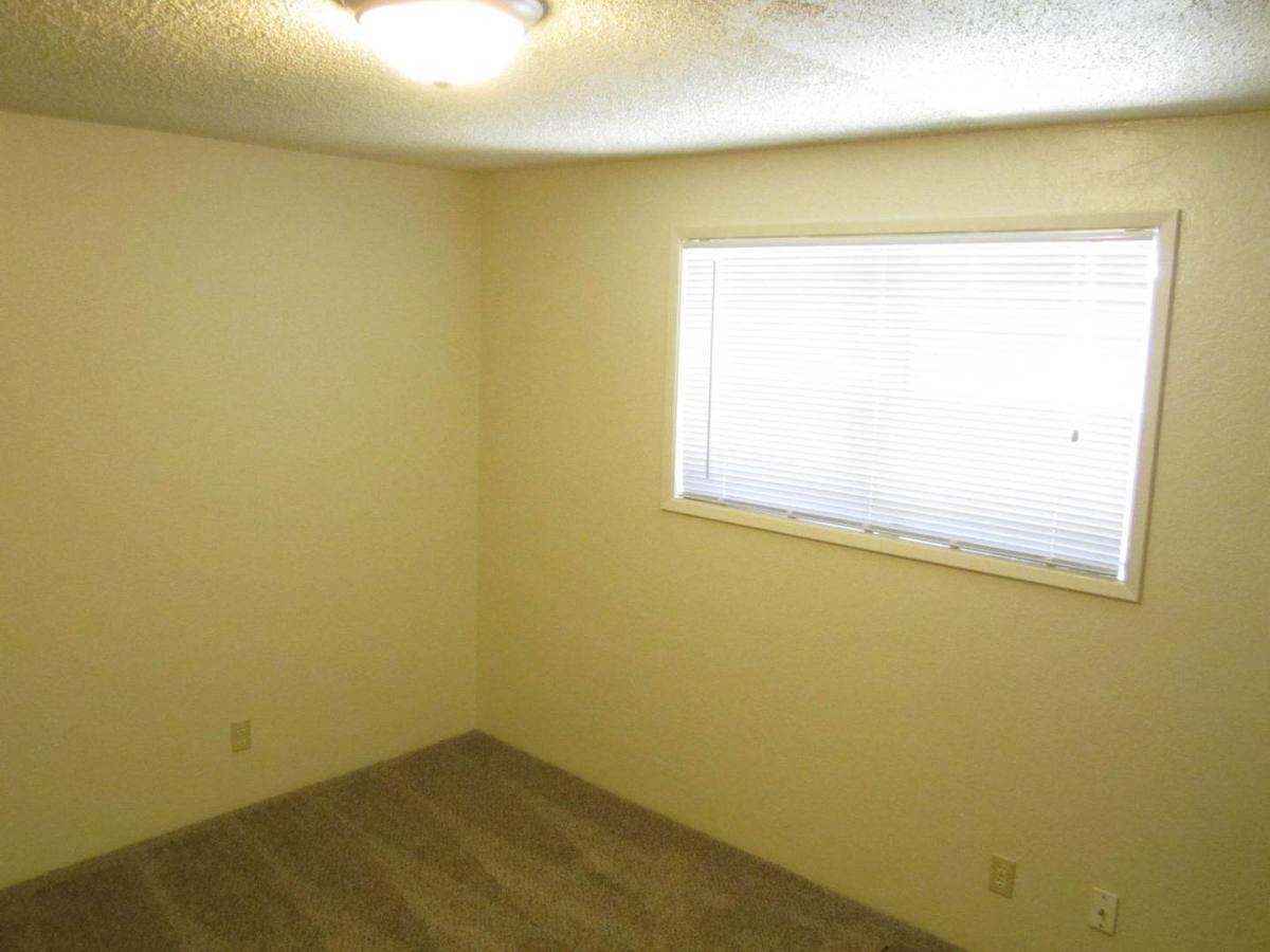 Apartment for rent at 546-548 S Ivy St, Medford, OR 97501