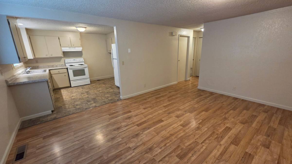 Apartment for rent at 546-548 S Ivy St, Medford, OR 97501