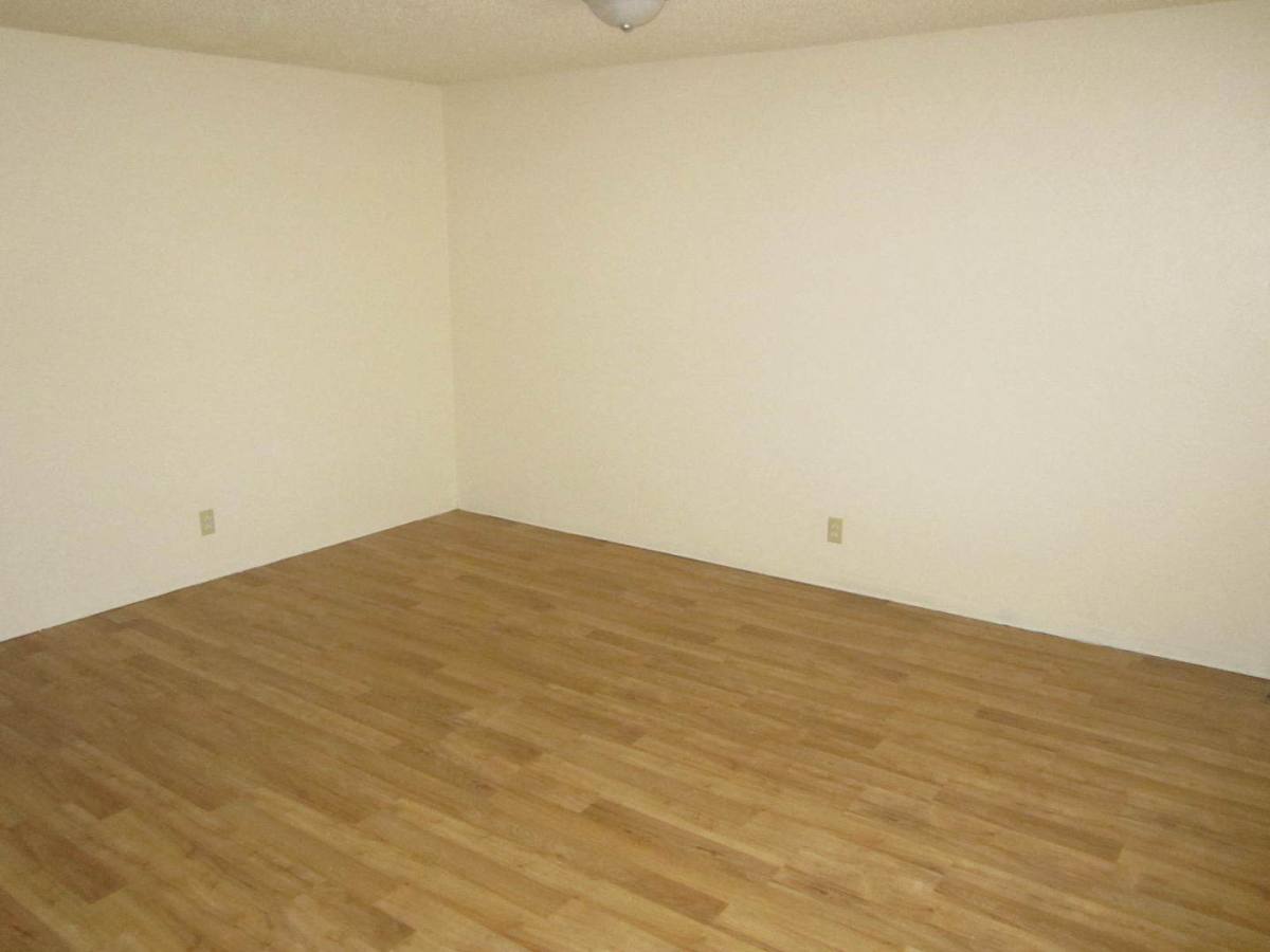 Apartment for rent at 546-548 S Ivy St, Medford, OR 97501