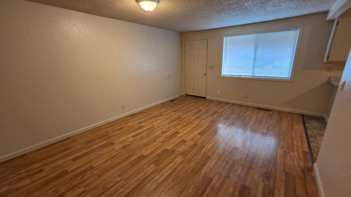 Apartment for rent at 546-548 S Ivy St, Medford, OR 97501