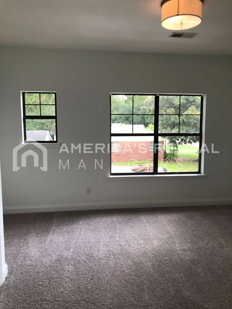 Townhouse for rent at 1911 6th Ave, Tuscaloosa, AL 35401