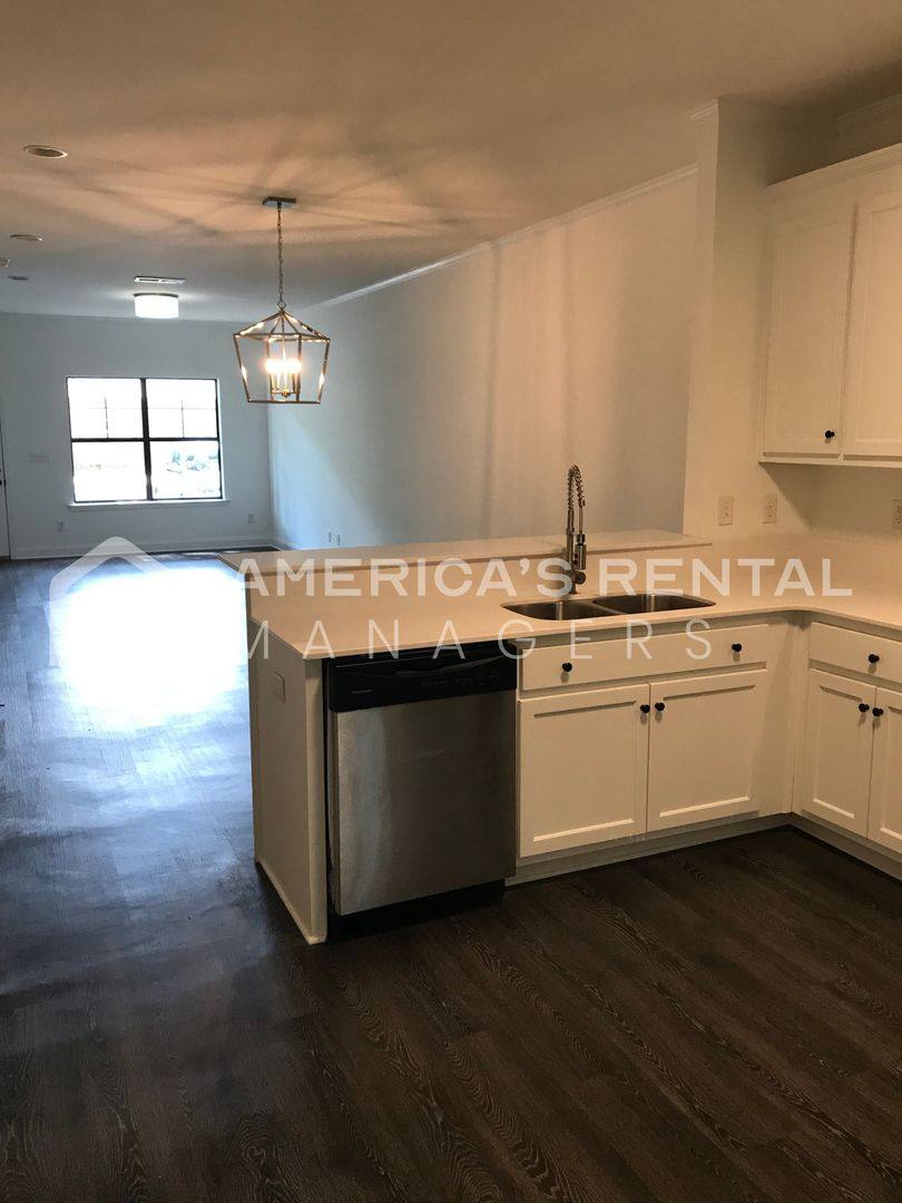 Townhouse for rent at 1911 6th Ave, Tuscaloosa, AL 35401