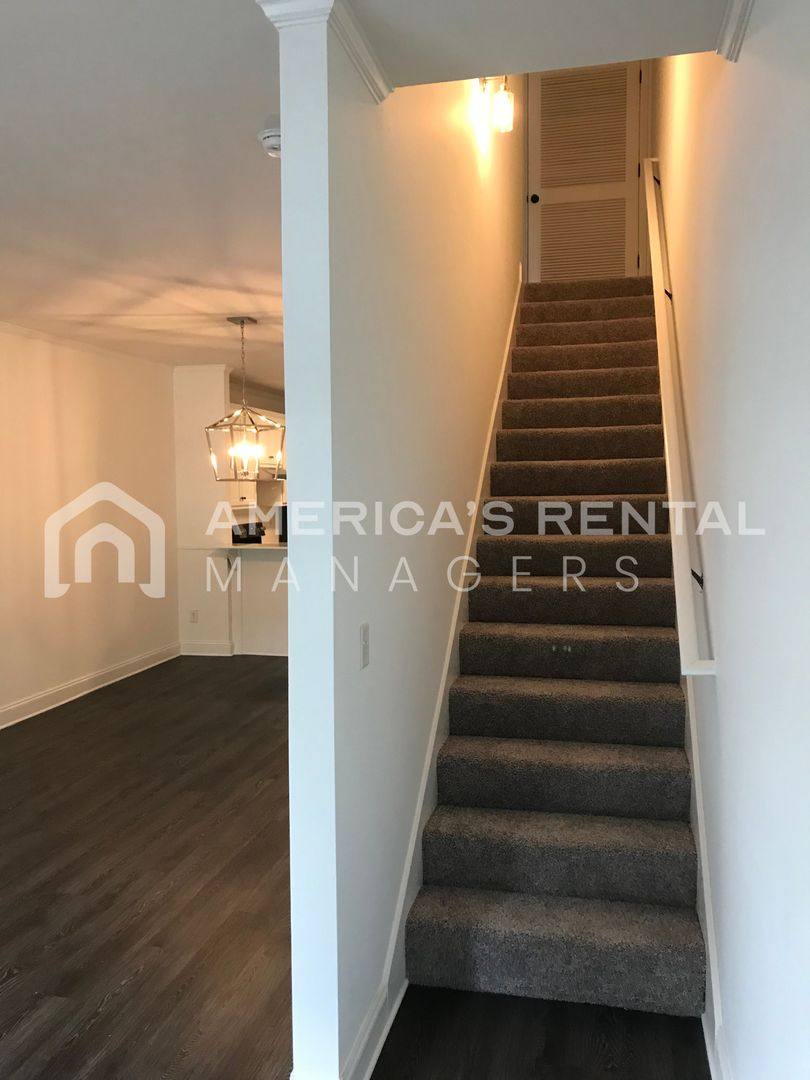 Townhouse for rent at 1911 6th Ave, Tuscaloosa, AL 35401
