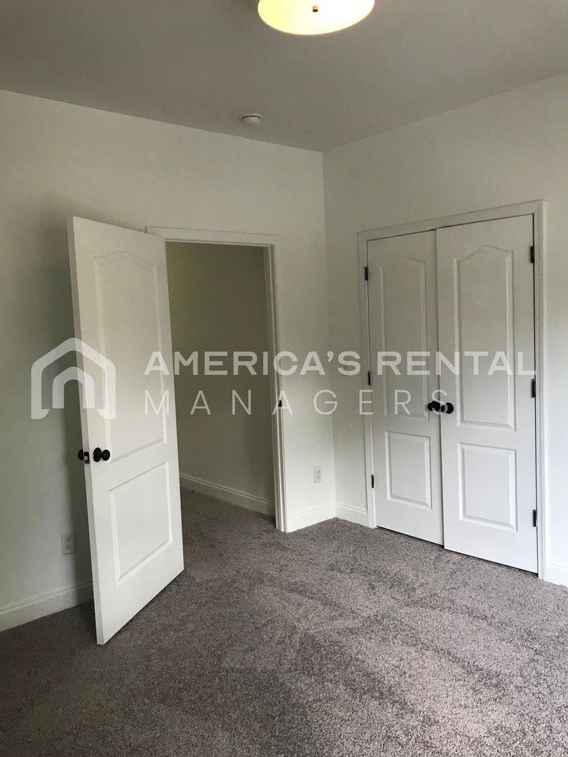 Townhouse for rent at 1911 6th Ave, Tuscaloosa, AL 35401