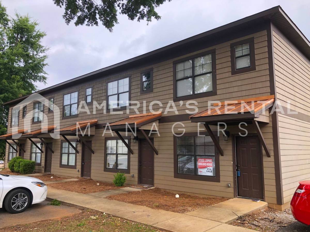 Townhouse for rent at 1911 6th Ave, Tuscaloosa, AL 35401
