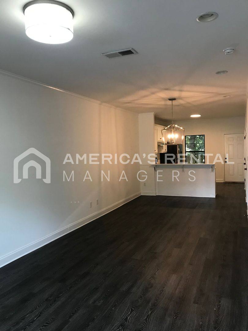 Townhouse for rent at 1911 6th Ave, Tuscaloosa, AL 35401