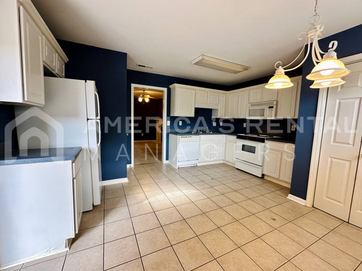 Townhouse for rent at 165 Rocky Ridge Dr, Helena, AL 35080