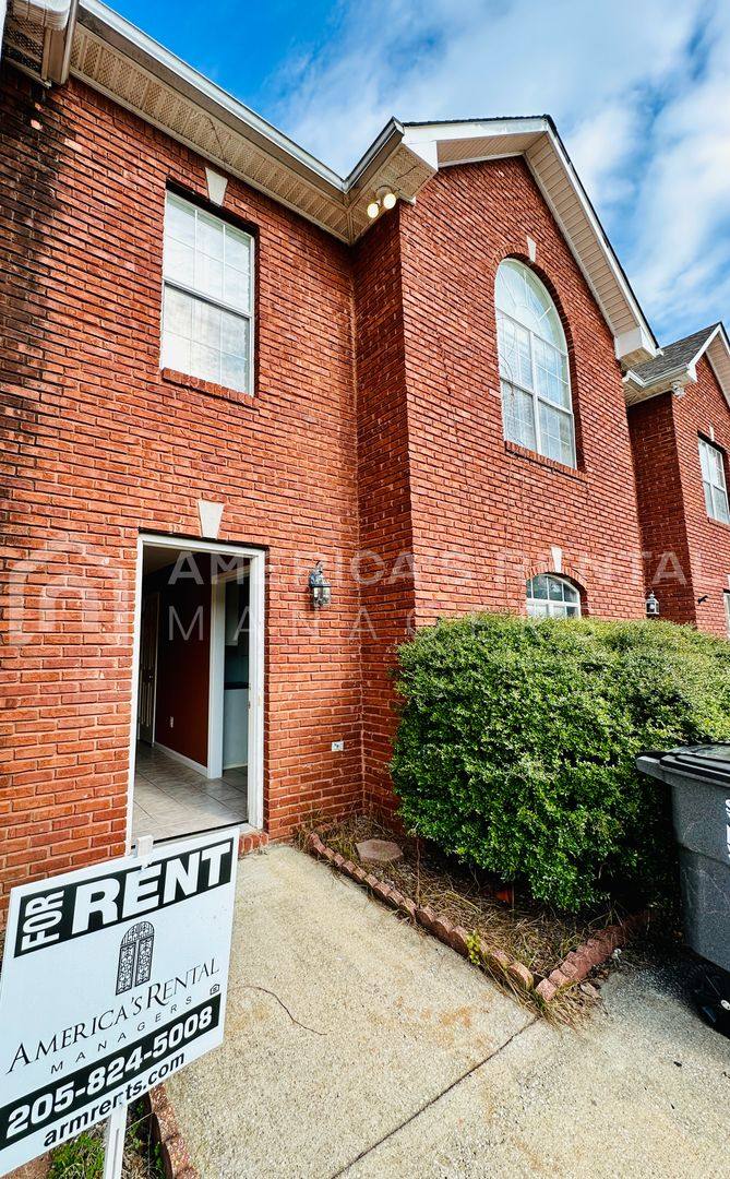 Townhouse for rent at 165 Rocky Ridge Dr, Helena, AL 35080