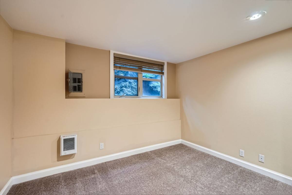 Apartment for rent at 17 Etruria St, Seattle, WA 98109