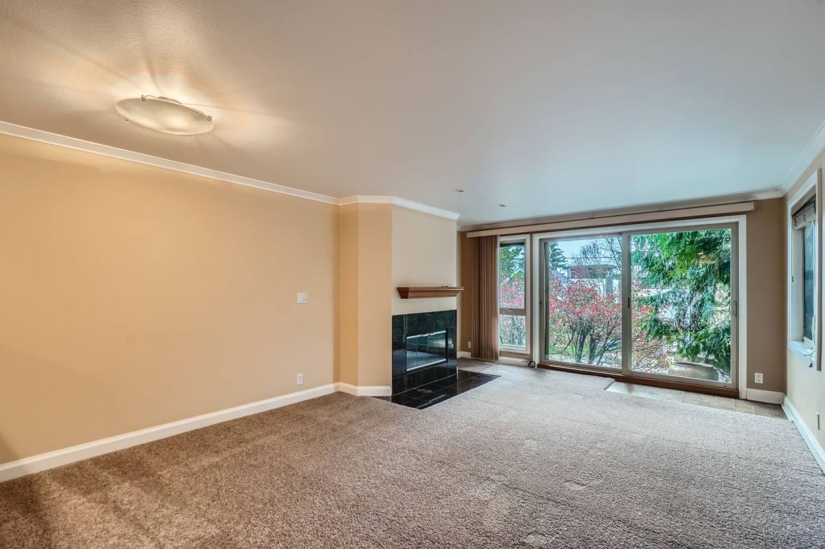 Apartment for rent at 17 Etruria St, Seattle, WA 98109
